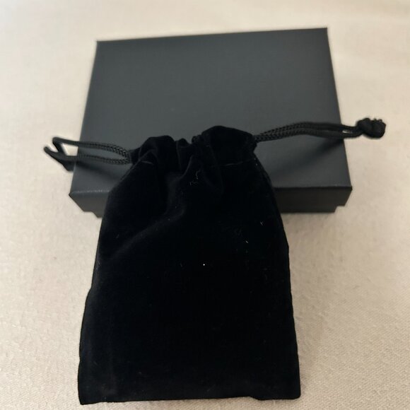 *** NEW *** Heart Pendant Necklace - Picture 4 of 5